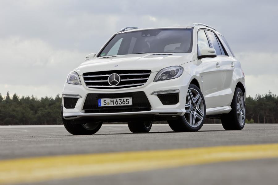  Mercedes-Benz ML63 AMG 2011 года  (фото 1 из 81)